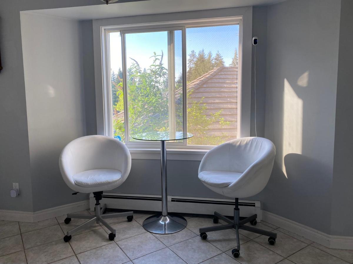 Jane'S Private Rooms With Shared Washroom Surrey Exterior photo